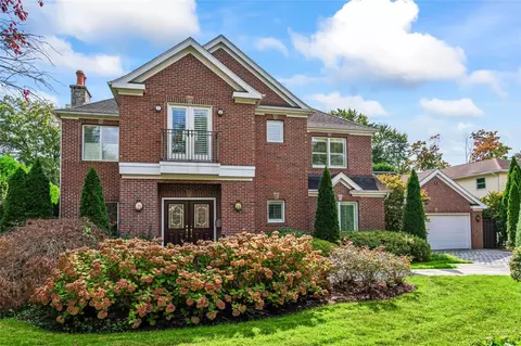 145 Crescent Dr, North Hempstead, NY 11507