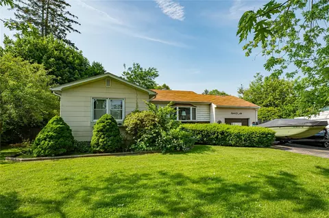 1550 11th St, West Babylon, NY 11704