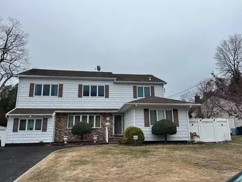 6 Center St # B, Ronkonkoma, NY 11779