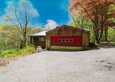 309 Salem Rd, Pound Ridge, NY 10576