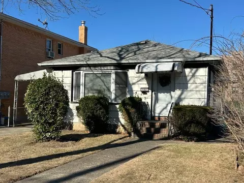 160-31 73 Ave, New York, NY 11366