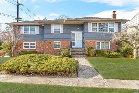 1 Fir Ln, Woodmere, NY 11598