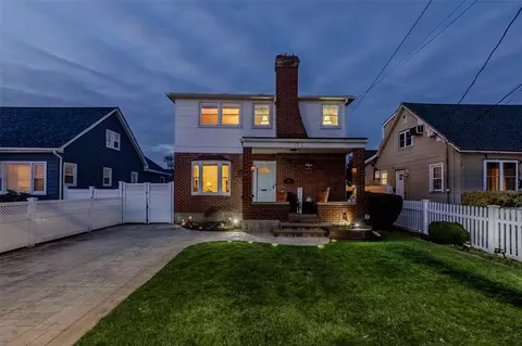 3065 Lowell Ave, Wantagh, NY 11793