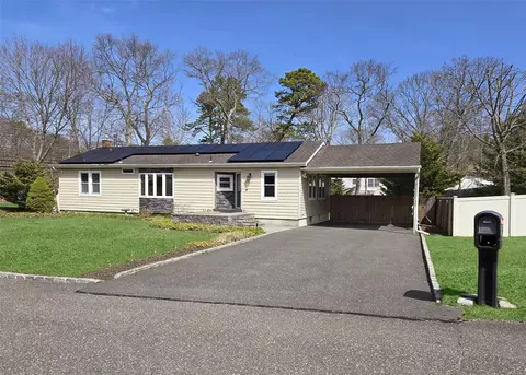 15 Avenue B, Holbrook, NY 11741