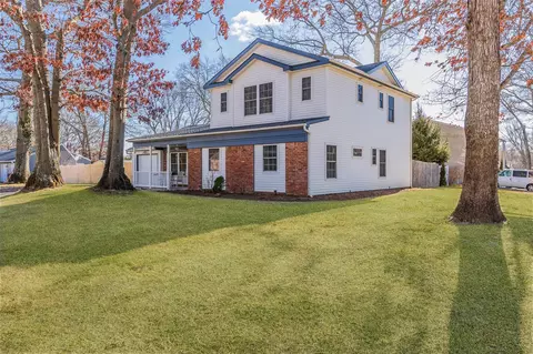 23 Summercress Ln, Coram, NY 11727