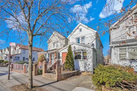 159-03 84th Rd, New York, NY 11432