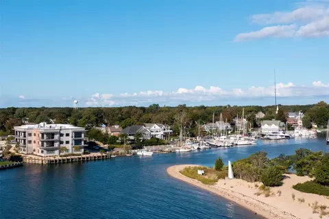 123 Sterling Ave #2, Greenport, NY 11944