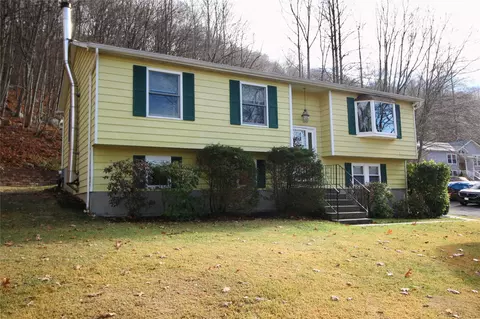 43 Boswell Rd, Putnam Valley, NY 10579