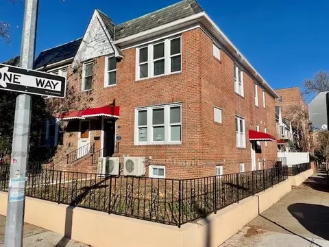 39-47 50 Ave, New York, NY 11104