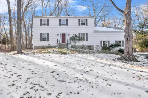 8 Summit Cir, Somers, NY 10589