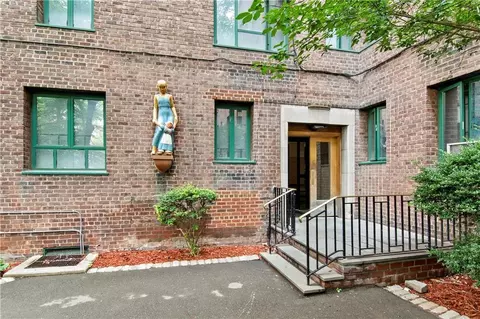 1527 Metropolitan Ave #6A, New York, NY 10462