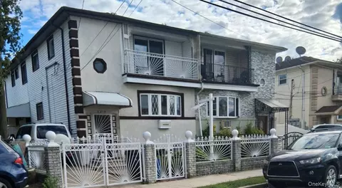 2215 Edgemere Ave, New York, NY 11691
