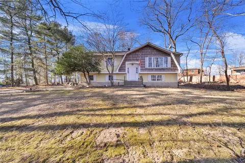 10 Menocker Rd, Ramapo, NY 10952
