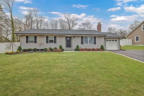 7 Locust Ln, Miller Place, NY 11764