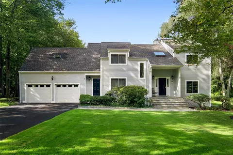 2 Hunter Dr, North Castle, NY 10504