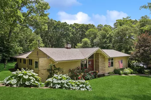 19 Chatham Pl, Dix Hills, NY 11746