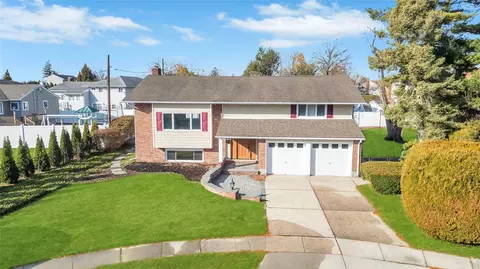 6 Jeffrey Pl, Woodbury, NY 11797