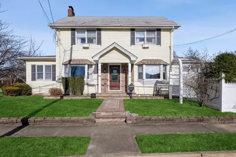 1 Lexington Ave, Malverne, NY 11565