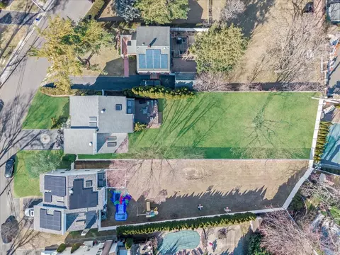 3361 Harold St, Oceanside, NY 11572
