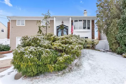 2694 Dorothy St, Bellmore, NY 11710