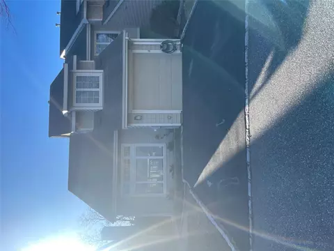 14 Pleasant Ln, Bay Shore, NY 11706