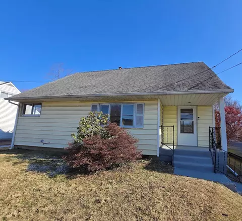 206 Gailmore Dr, Yonkers, NY 10710