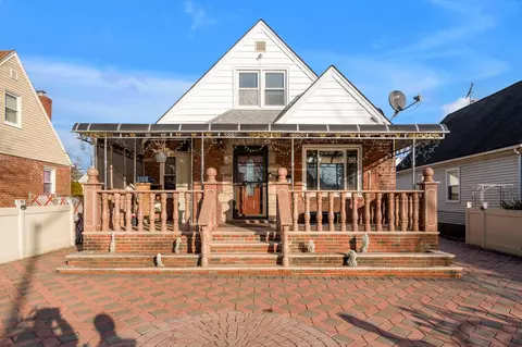 82-41 266 St, New York, NY 11004