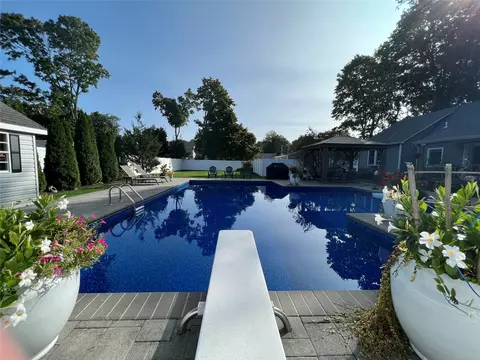 832 Church St, Bohemia, NY 11716