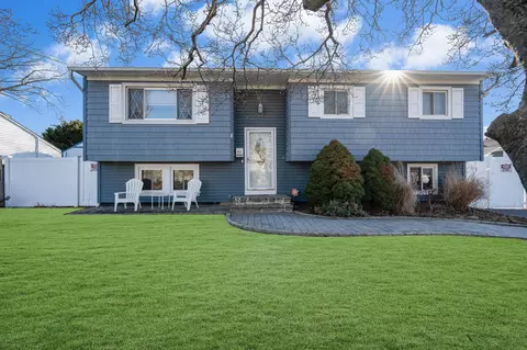 300 Neptune Ave, West Babylon, NY 11704
