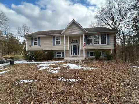 600 Twin Arch Rd, Rock Tavern, NY 12575
