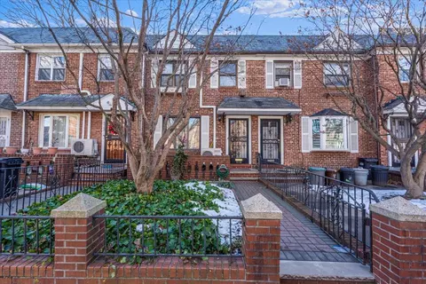 60-60 84th St, New York, NY 11379