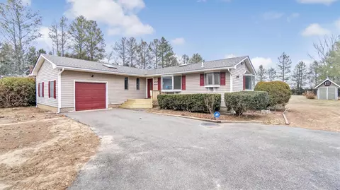 110 Promenade Dr, Aquebogue, NY 11931