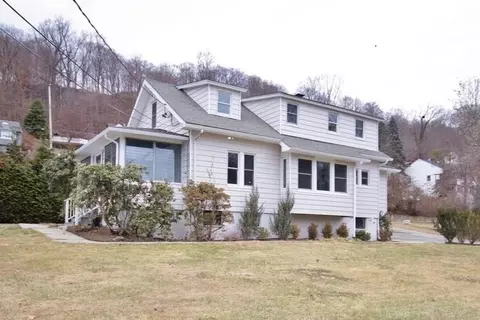 260 Sarles Ln, Mount Pleasant, NY 10570