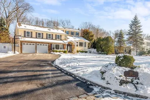 20 Mclane Dr, Dix Hills, NY 11746