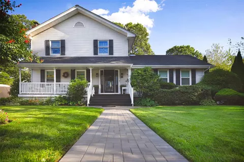 88 Lyman Ave, Patchogue, NY 11772