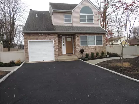 326 Brook Ave, Bay Shore, NY 11706