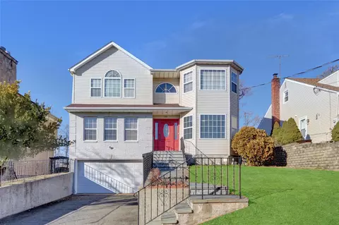 150 Sampson Ave, North Hempstead, NY 11507