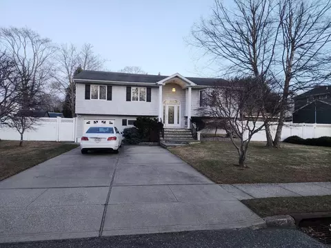 347 Wyandanch Rd, Sayville, NY 11782