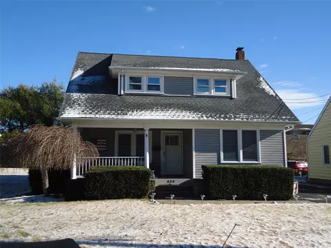 424 Marcy Ave, Riverhead, NY 11901