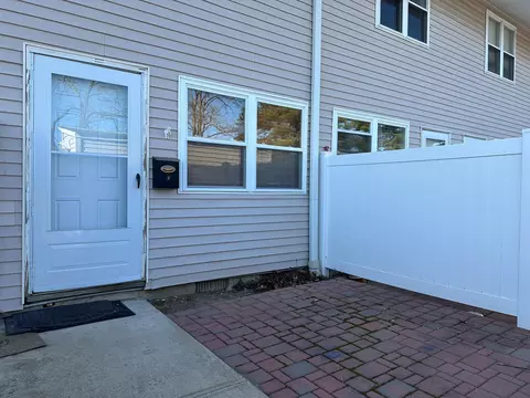 26 Townhouse Rd S #26, Huntington Station, NY 11746