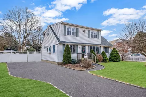 36 Adams St E, East Islip, NY 11730