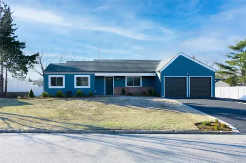 10 Melvin Ave, Farmingville, NY 11738