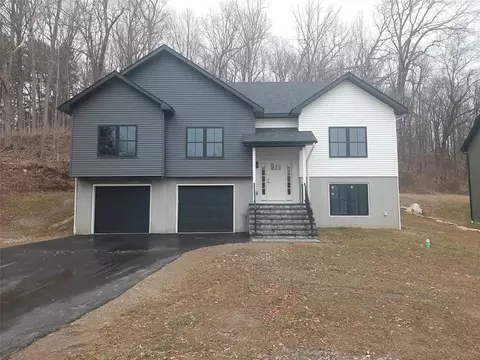 201 Rochdale Rd, Poughkeepsie, NY 12603