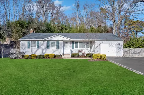47 Hauppauge Rd, Hauppauge, NY 11788