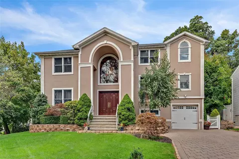 2 Dorchester Dr, Yonkers, NY 10710