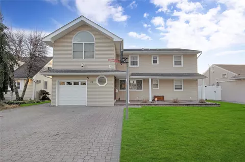 24 Saddle Rock Rd, Valley Stream, NY 11581