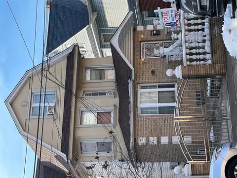 8754 117th St, New York, NY 11418