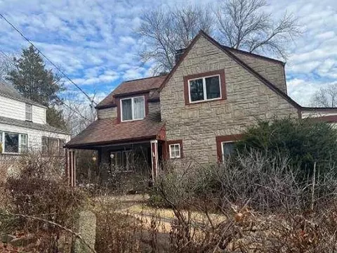 39 Hillcrest Rd, Greenburgh, NY 10530