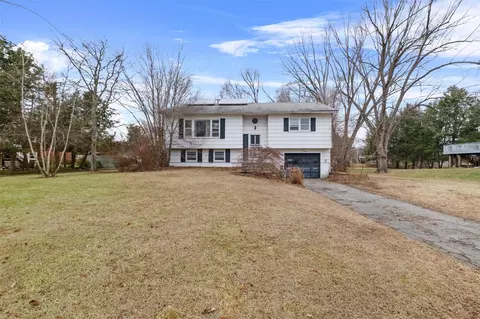 38 Regency Dr, Wappinger, NY 12590