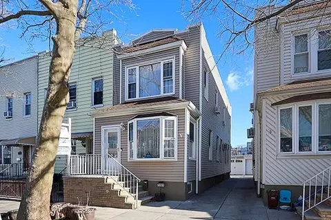 73-31 71st Pl, New York, NY 11385